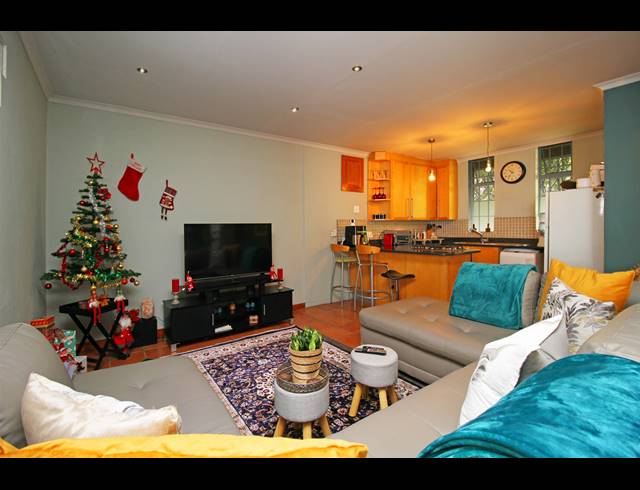 2 BEDROOM APARTMENT FOR SALE IN HOUGHTON ESTATE